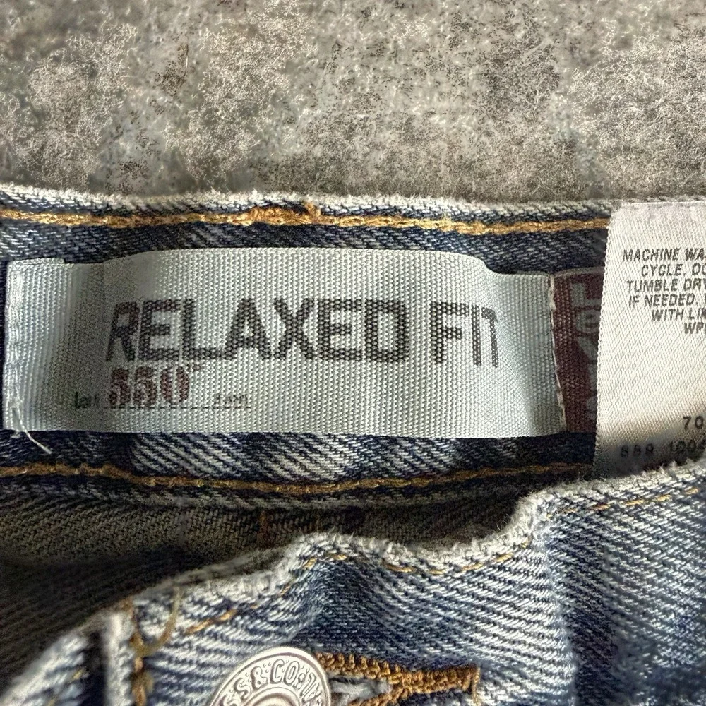 Vintage Levis 550 Jeans Mens 36x34 (36x32) Light Wash Baggy Distressed Denim 90s